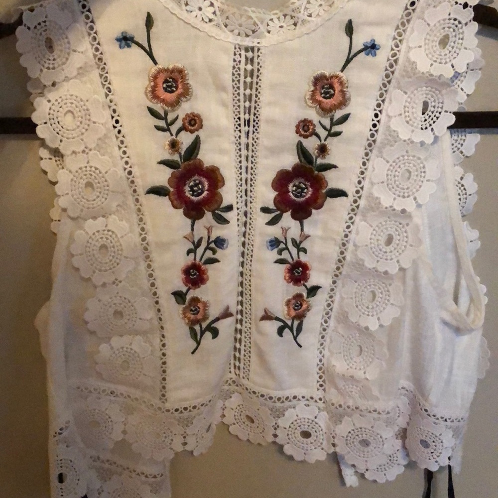 White Floral Forever 21 Sleeveless Top